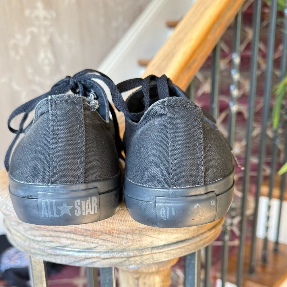 VANS men’s low rise, solid black sneaker size 11 good condition